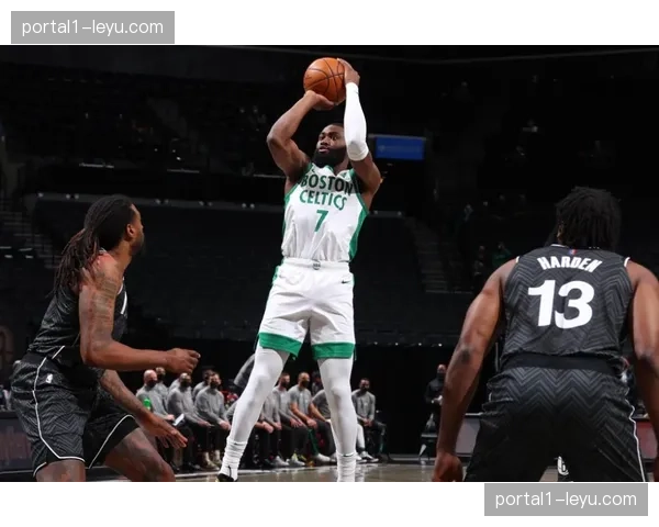 哈登组织串联效果显著 猛龙进攻节奏控制得当